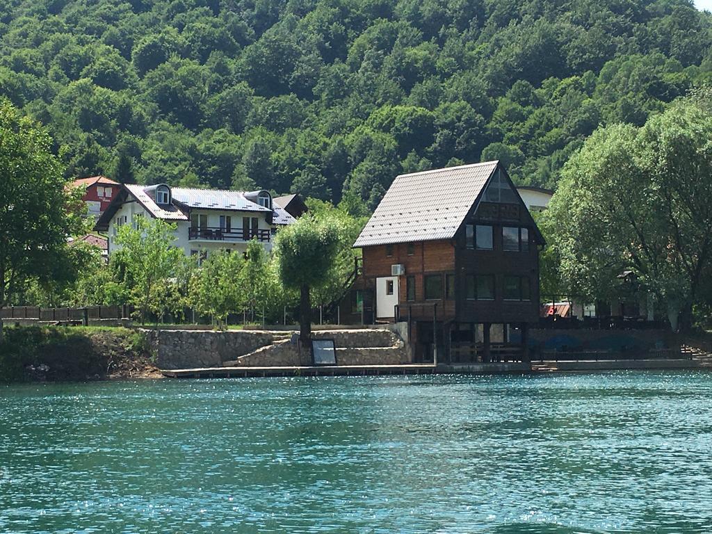 Rooms And Apartments Neron Bihac Lohovo Exteriör bild
